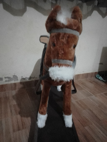 Imagem 1 de 2 de Cavalinho De Madeira