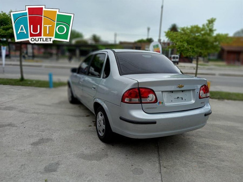 Chevrolet Corsa Super 2011 Gris Plata 4 Puertas