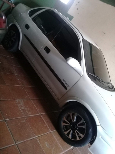 Imagem 3 de 13 de Chevrolet Corsa 1.6 Pfmi