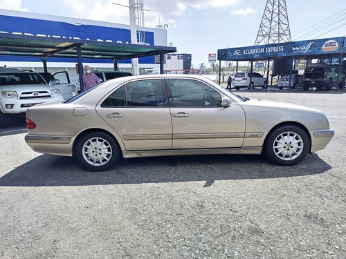 Imagen 3 de 10 de Mercedes Benz E-240