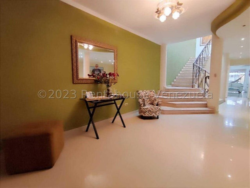 Casa En Venta Urbanizacion La Soledad Maracay Remodelada Pisos De Marmol Buena Ubicacion Zona Norte Kg:23-30429