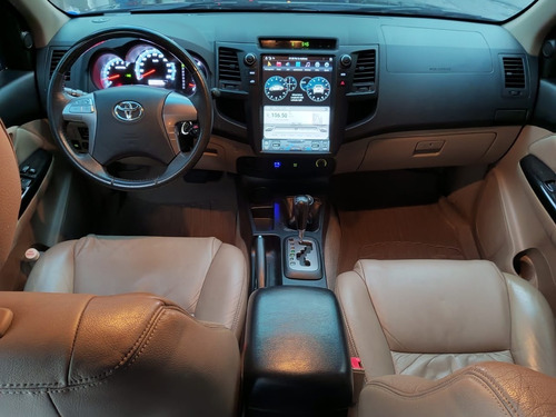 Imagen 3 de 12 de Toyota Fortuner 2015 4x4