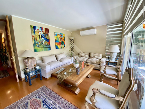 Casa En Venta De 4 Dorm. En La Reina