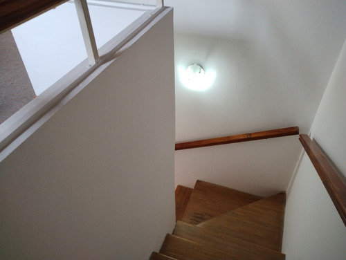 Loft 2 Ambientes En Planta Alta. Chauvín