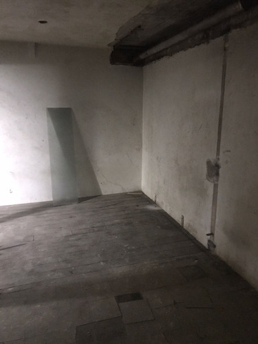 Se Liquida Local Ideal Deposito En Galeria Comercial