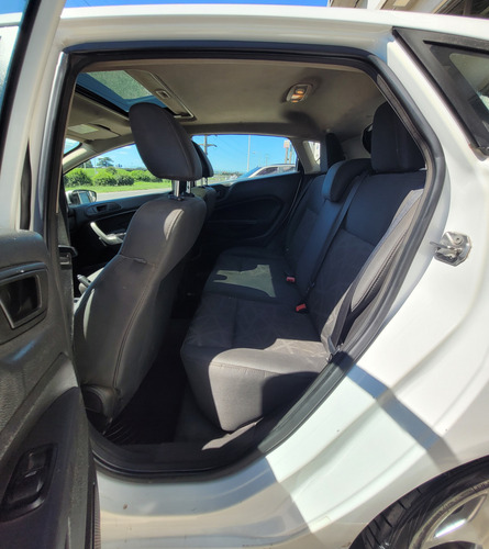 Impecable Ford Fiesta Kinetic 1.6 Design Titanium Año 2012