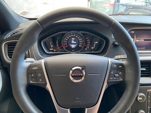 Imagem 10 de 10 de Volvo V40 T-4 Kinetic 2.0- 2018