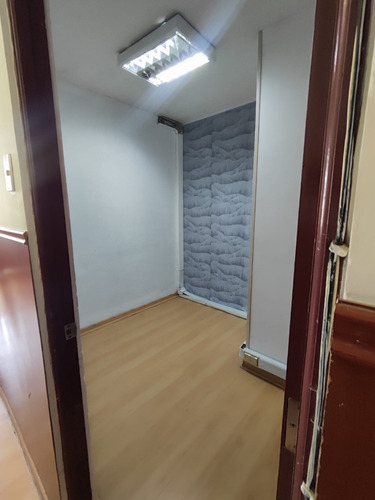 Cómoda Y Amplia Oficina En Pleno Barrio Cívico De Santiago
