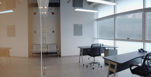 Imagen 17 de 23 de Oficina En Venta Remodelada En C.c Parque Cerro Verde Precio A Consultar