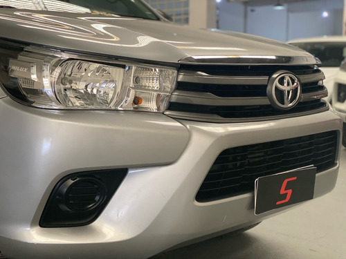 Imagen 15 de 15 de Toyota Hilux 2.4 Dc 4x2 Tdi Sr 2017