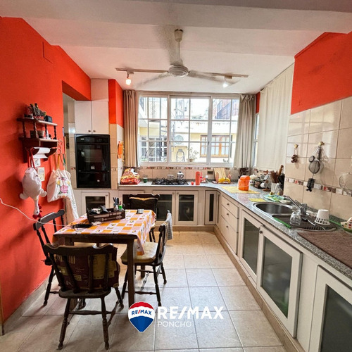 Venta Casa 2 Plantas - B°920vv. - Catamarca