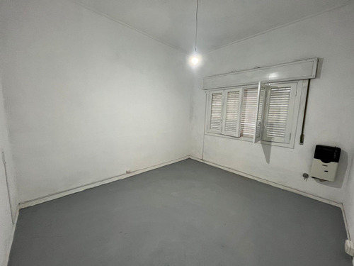 Casa En Venta - 2 Dormitorios 1 Baño - Cocheras - 300mts2 - La Plata