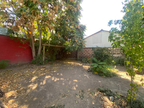 Casa En Gran Terreno, Cerca Metro Fernando Castillo Velasco