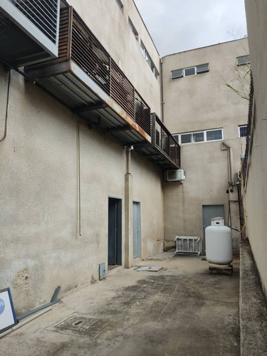 Ao Vende Y/o Alquila Local En El C.c Plaza Esmeralda Carabob