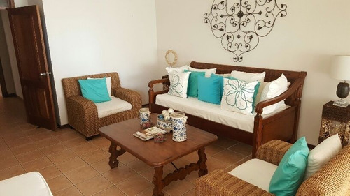 Apartamento De 2 Habitaciones En Las Brisas Guavaberry - Juan Dolio, Con Jardin