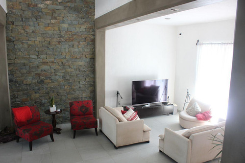 Casa Con Alberca Y Seguridad En Fraccionamiento De Tequesquitengo