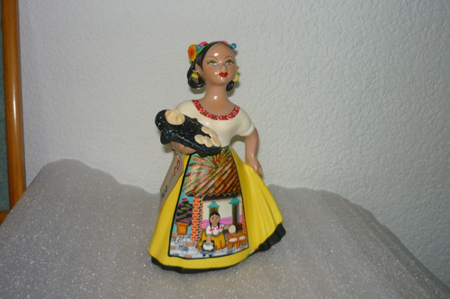 Figura Artesanal Con Comal Falda Amarilla