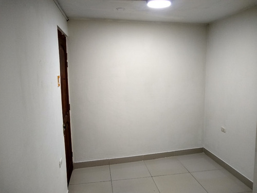 Imagen 8 de 12 de Habitacion En San Borja, Habitaciones En San Borja, En Avenida Rosa Toro Cuadra 9 Cruce Con Canada Cuadra 35, Excelente Zona Comercial Todo A La Mano