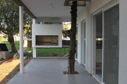 Hermosa Casa De Diseño En Barrio San Sebastián