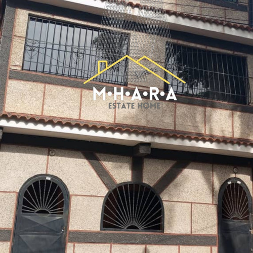 Casa En Venta De Tres Plantas En La Calle Pincipal De Los Dos Cerritos, Pariata, Maiquetia 