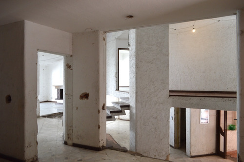 Ubicadísima Propiedad En Venta Como Terreno !