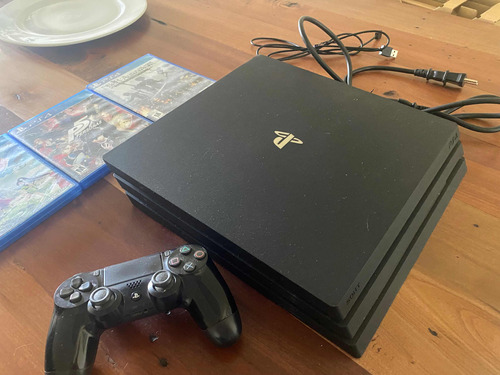 Sony Playstation 4 Pro, 1tb + 3 Juegos