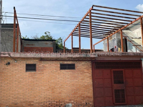 En Venta Amplia Casa En Barquisimeto, Segundo Piso En Construccion, Maria Boraure, Tiene Tubos Estructurales, Sala De Estar, - 2 4 1 2 0 5 2- Cocina, Estacionamiento Techado, Vigilancia.