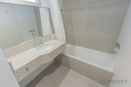 Departamento De 3 Ambientes Con Cochera Fija En Recoleta