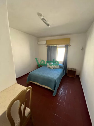 Exclusivo Complejo, Casa Principal Y 10 Habitaciones Con Baño, A Mts De Rambla