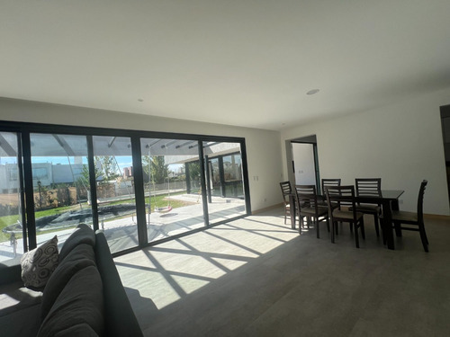 Casa En Venta En Barrio Privado Liceo Country 1