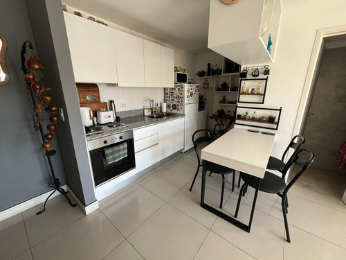 Departamento Dos Ambientes En Venta En Ituzaingo. Balcón Y Cochera