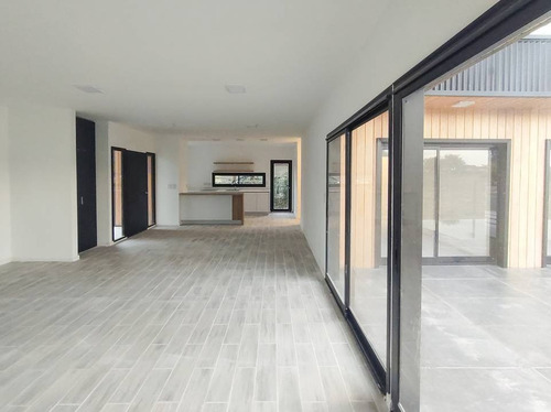 Imagen 12 de 30 de Moderna Casa De 4 Ambientes A Estrenar En Venta En San Ramiro, Pilar Del Este