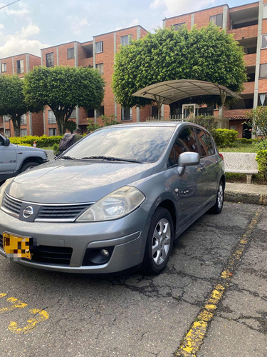 Nissan Tiida 1.8 Premium 5 p