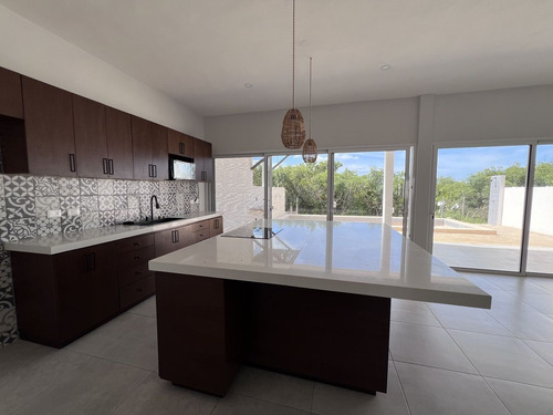 Casa En Venta En Mérida, Vía Costela, Sisal, Yucatán