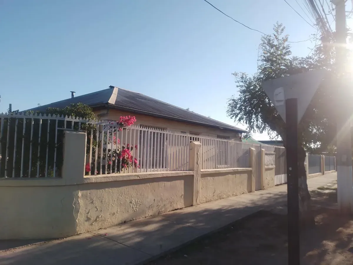 Imagen 1 de 19 de Solida Casa De 3 Dormitorios La Cisterna