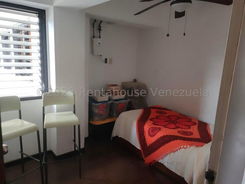 Apartamento En Venta En Los Chaguaramos. Yr242162. Apartamento 4hab 3 Baños, Maletero, Tanque De Agua; Muy Ventilado E Iluminado, Con Vista De 200 Grados Al Avila Y Panorámica De La Ciudad.