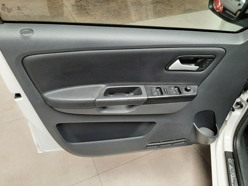 Volkswagen Fox 2016 1.6 Rock In Rio Total Flex 5p