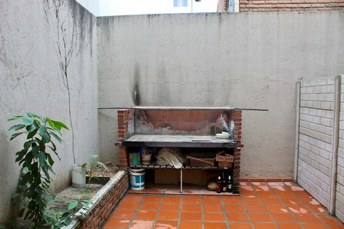 Departamento En Venta 2 Dormitorios, Cochera Y Patio. B° Centro, Villa Carlos Paz