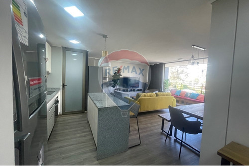 Amplio Y Moderno Departamento