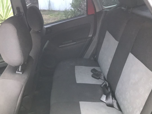 Imagem 8 de 11 de Ford Fiesta 1.0 8v Flex