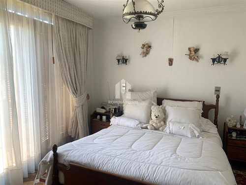 Casa En Venta De 3 Dorm. En Las Condes
