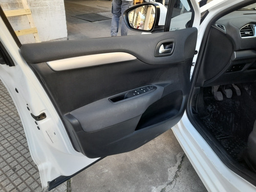 Imagen 13 de 18 de Citroën C4 Lounge 2018 2.0 Live 143cv