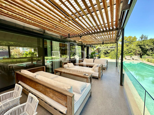 Casa De Primera Categoría En Venta - 2 Lotes Y Medio - Miraflores Country Club