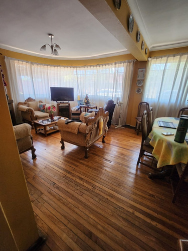 Hermoso Casa. Con Excelente Ubicación, Independencia