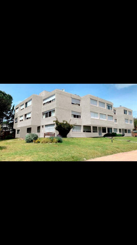 Imagen 11 de 19 de Apartamento En Excelente Ubicación, A Dos Cuadras De La Mansa Y Tres De La Brava. Vacaciones A Pasos Del Océano. En El Corazón De La Península. Muy Luminoso!