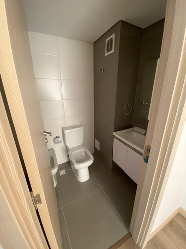 Venta Apartamento 2 Dormitorios ,piso 5 Tres Cruces