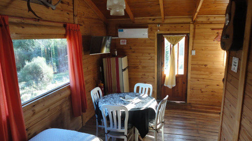 Cabaña Arrabal En Sierra De La Ventana. Alquiler Por Día, Hasta 4 Personas, Con Patio Y Parrilla, A Metros Del Arroyo.