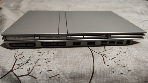 Ps2 Playstation 2 32gb Plateada Con Joystick Y Memory Plateado (Usado)
