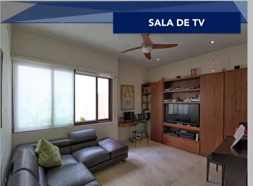 Casa En Venta En Colonia Lagos Del Sol, Benito Juárez, Quintana Roo