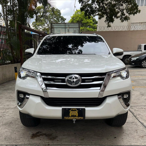 Imagen 2 de 9 de Toyota Fortuner Dubai Sr5